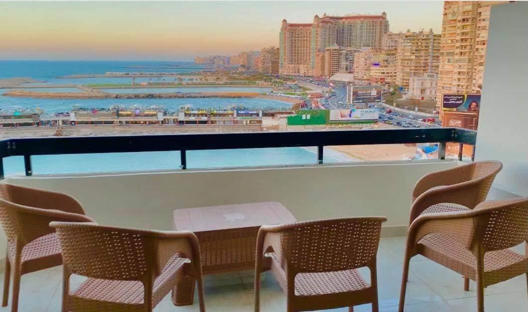 Luxury Gleem 2 Direct Sea View *